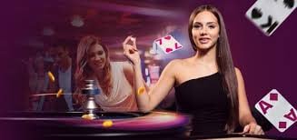 Pengguna mobile membaca ketentuan VIP akun